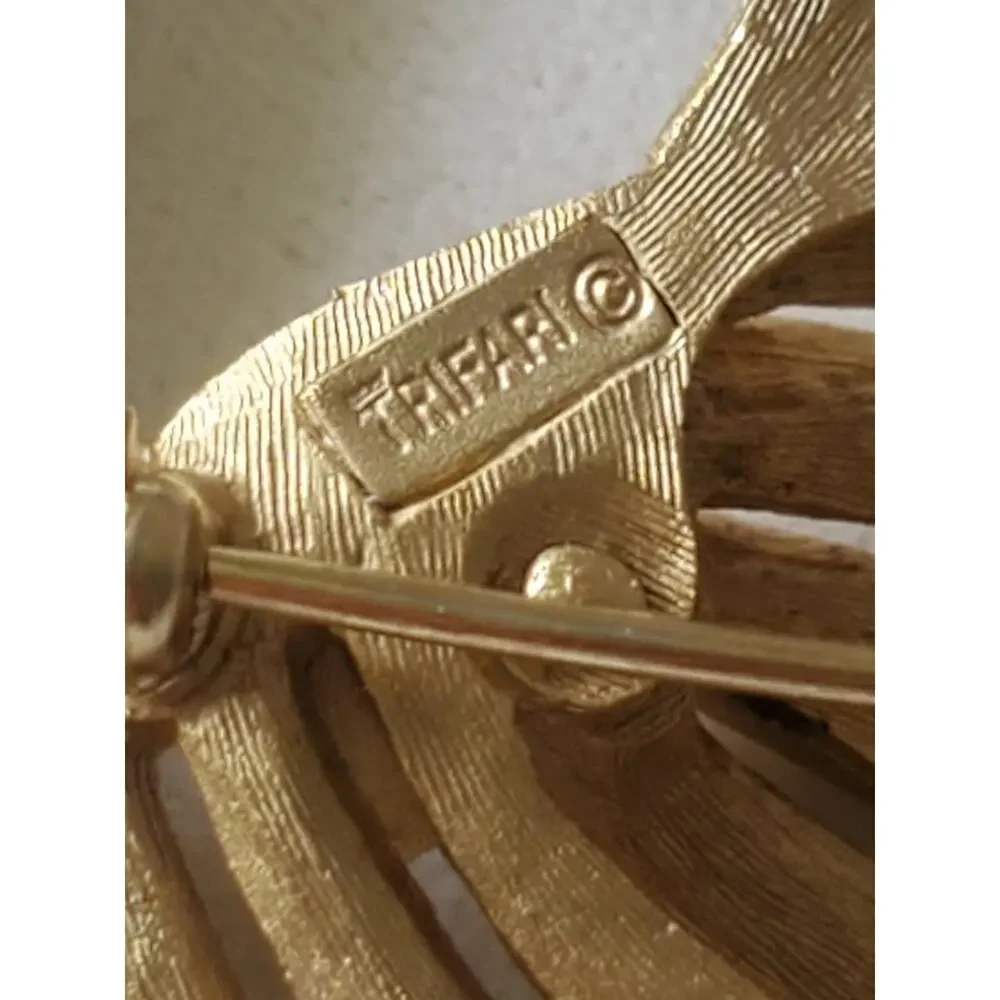 Vintage Mid-Century Crown Trifari Abstract Brooch Pin